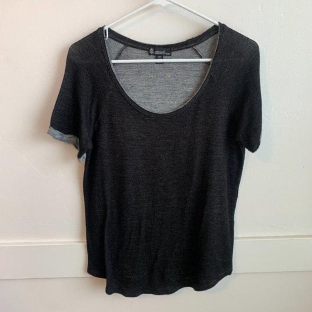 Signature Studio Contemporary Style Black Short Sleeve Shirt